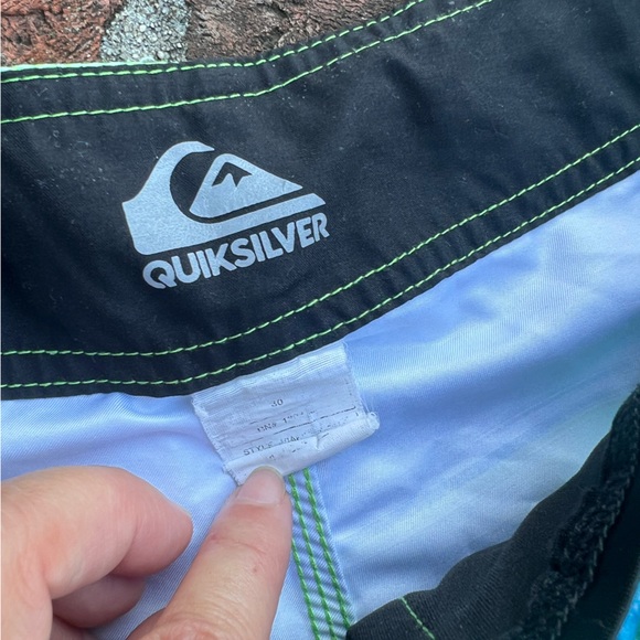 Quick silver blue & green board shorts size 36 - Picture 2 of 4